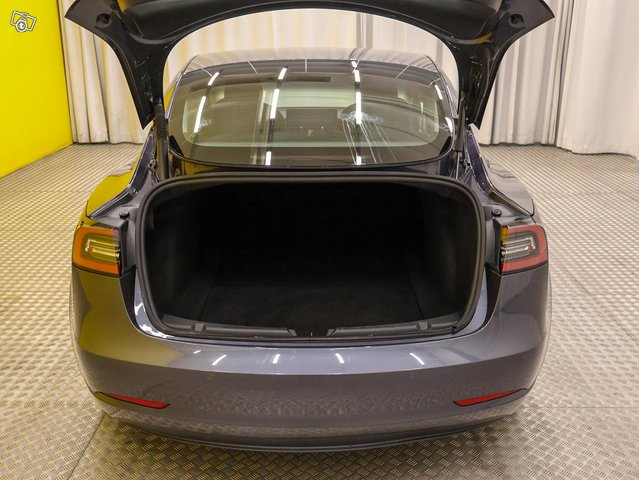 Tesla Model 3 17