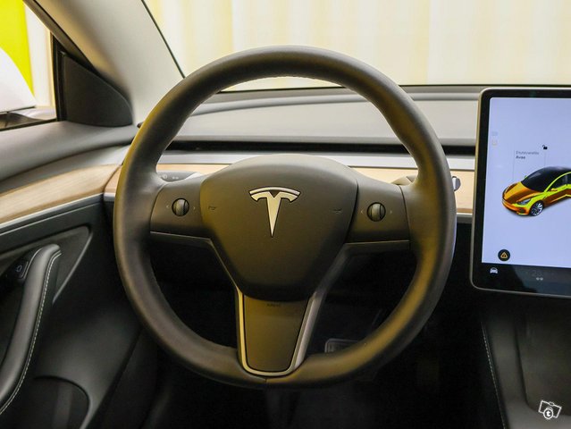 Tesla Model 3 4