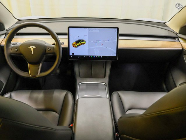 Tesla Model 3 11