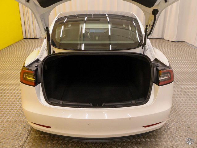 Tesla Model 3 18