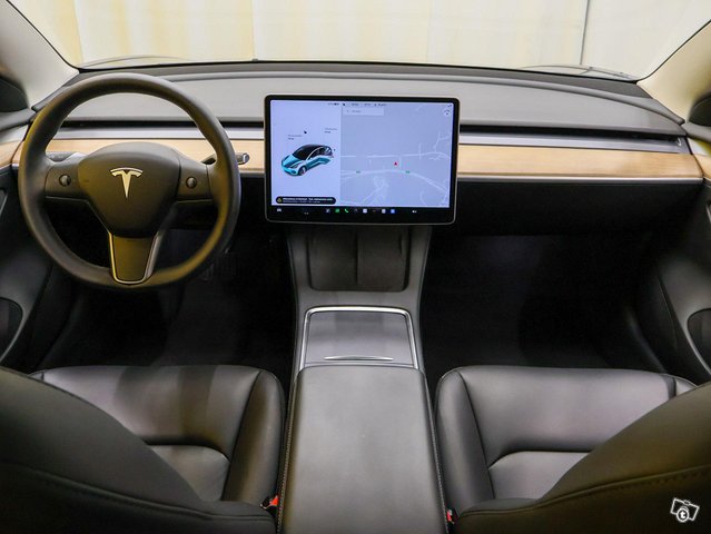 Tesla Model 3 11