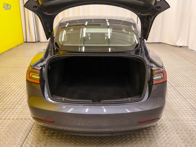 Tesla Model 3 18