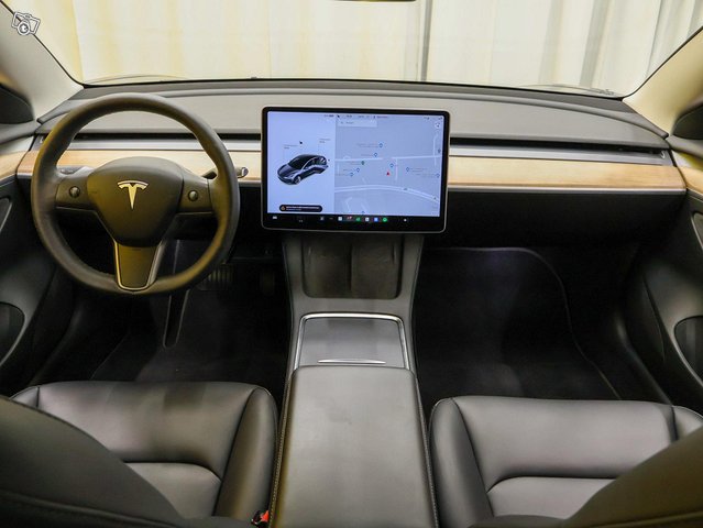 Tesla Model 3 10