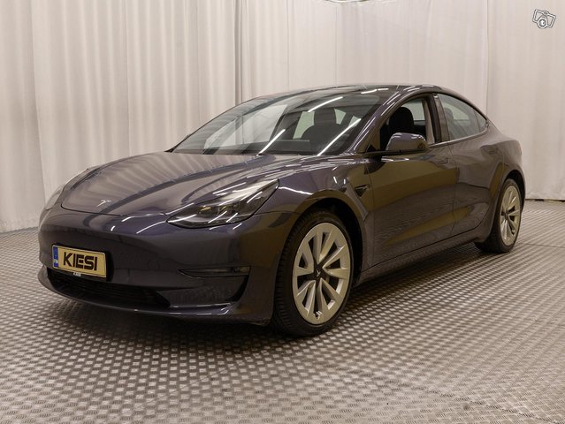 Tesla Model 3 22