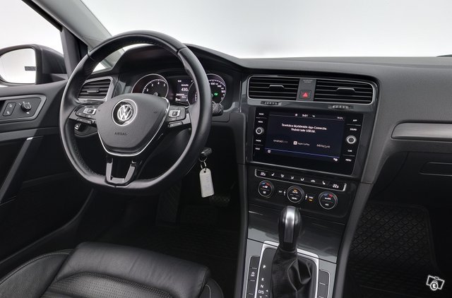 Volkswagen Golf 11