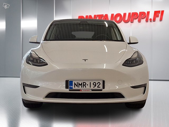 Tesla Model Y 4