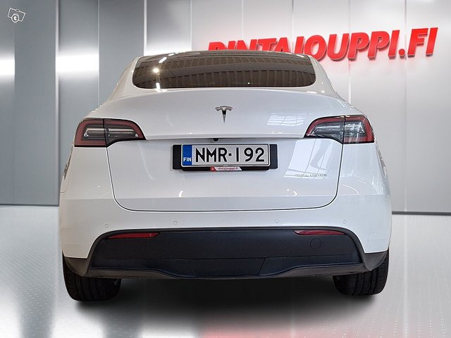 Tesla Model Y 5