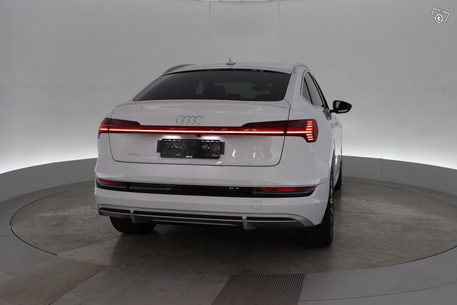 Audi E-tron 10