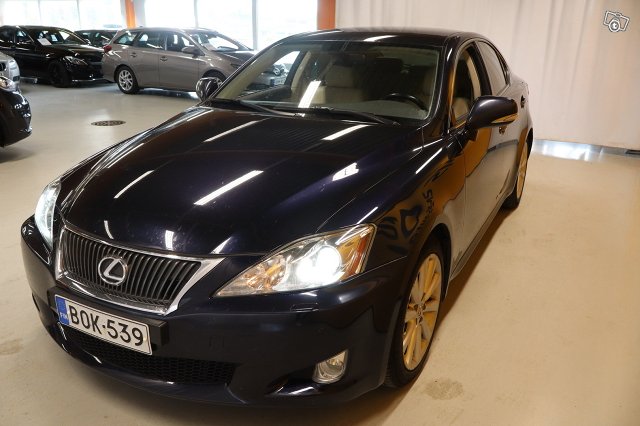 Lexus IS 4