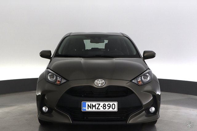 Toyota Yaris 8