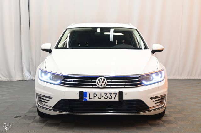 Volkswagen Passat 2