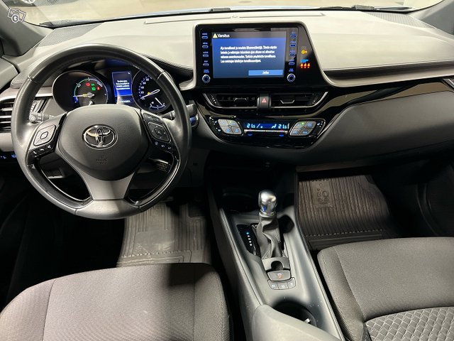 Toyota C-HR 10