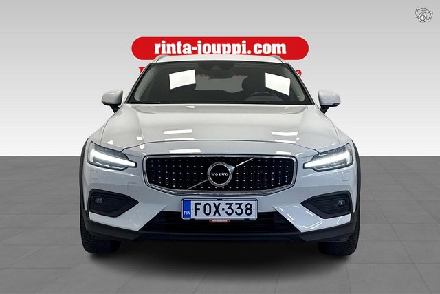 Volvo V60 Cross Country 2