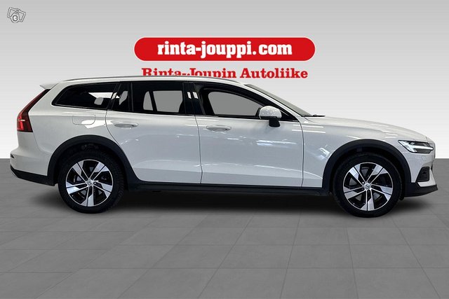 Volvo V60 Cross Country 4