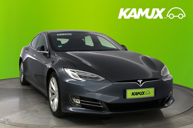 Tesla Model S 8