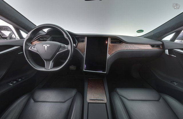 Tesla Model S 11