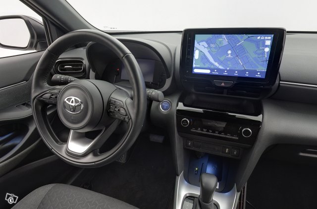 TOYOTA Yaris Cross 9