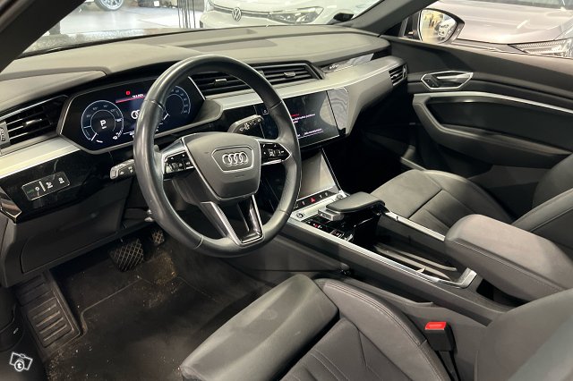 AUDI E-tron 3