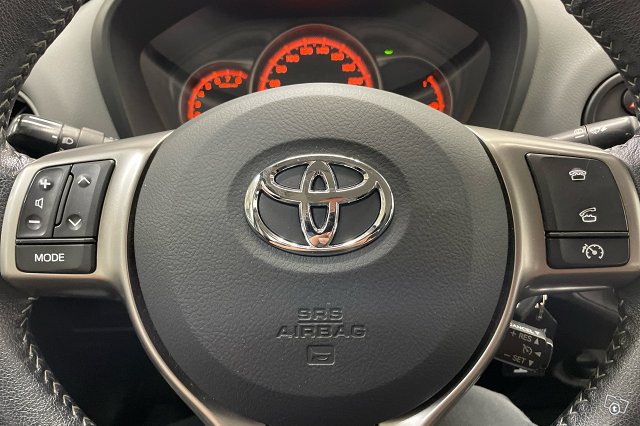 TOYOTA YARIS 13