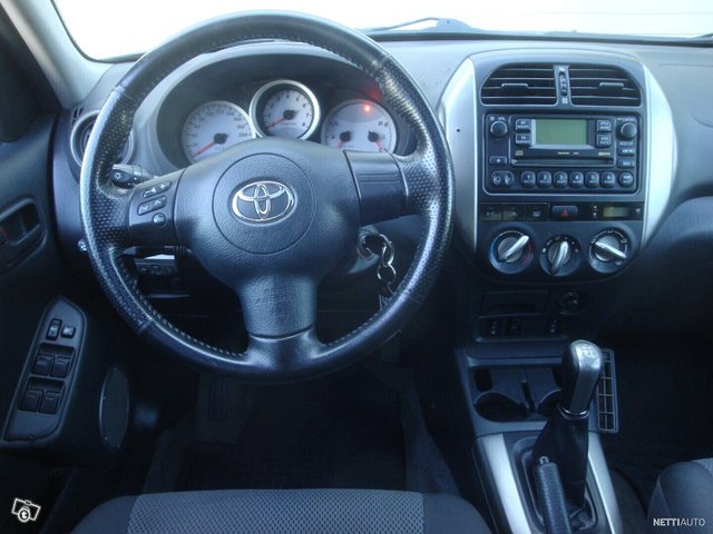 Toyota RAV4 10