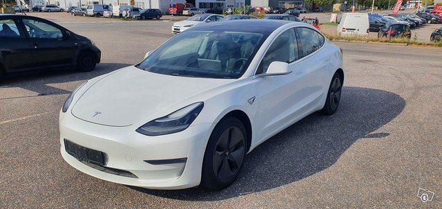 Tesla Model 3 1