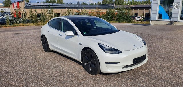 Tesla Model 3 9