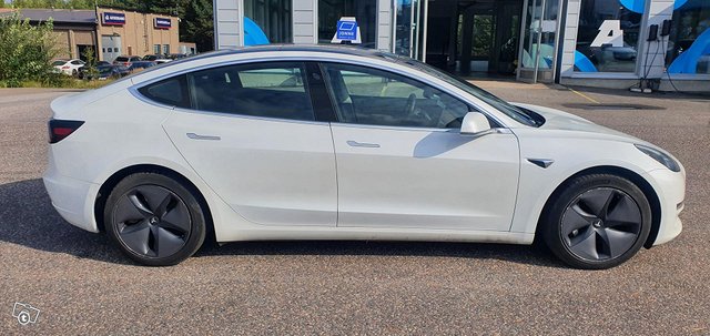 Tesla Model 3 10