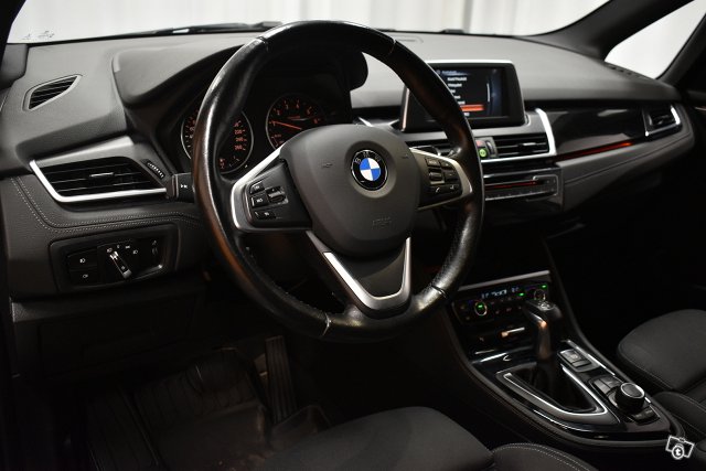 BMW 220 13