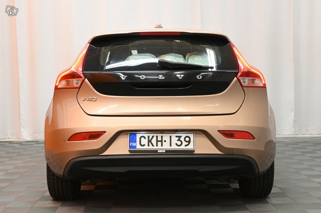 Volvo V40 6