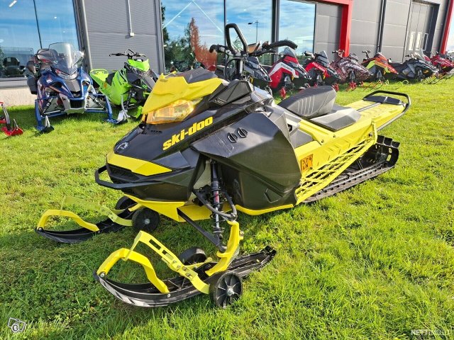 Ski-Doo Summit 5