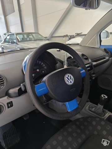 Volkswagen New Beetle 6