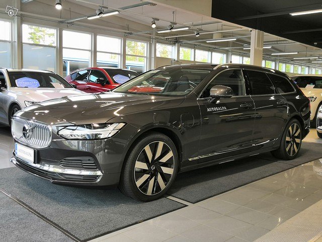 VOLVO V90 1