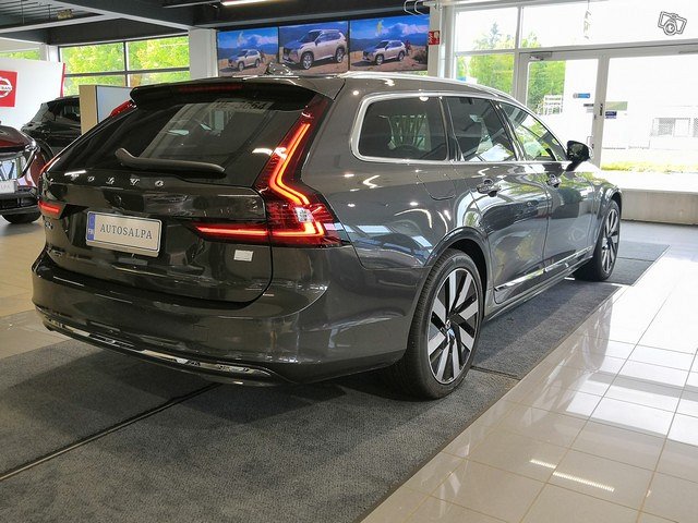 VOLVO V90 5