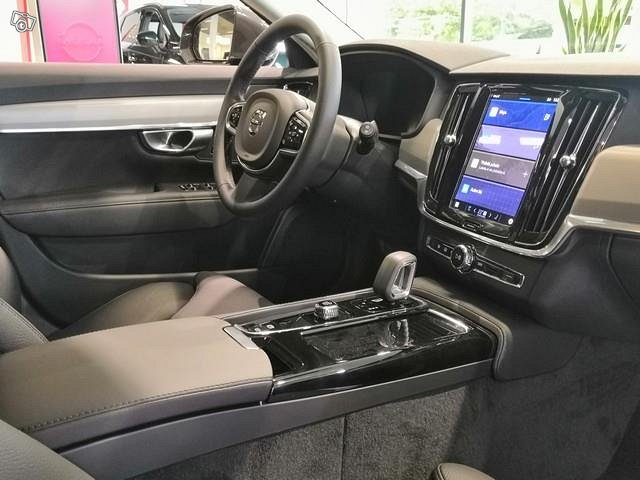 VOLVO V90 18