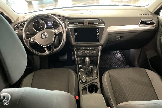 VOLKSWAGEN Tiguan 7