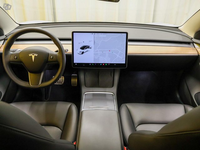 Tesla Model 3 11