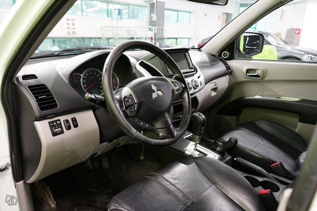 Mitsubishi L200 9