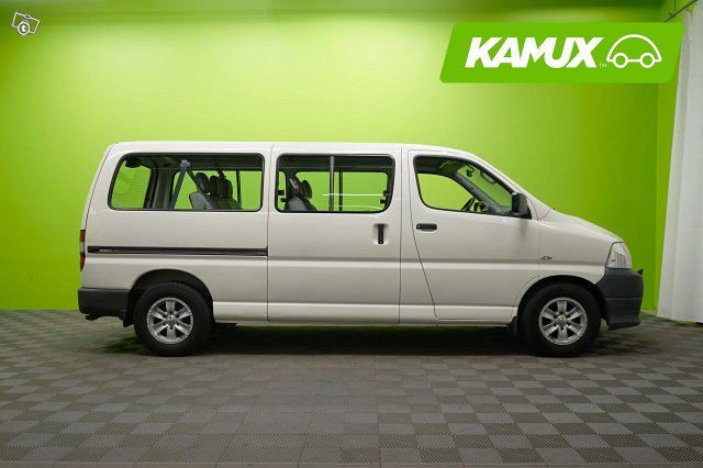 Toyota Hiace 2