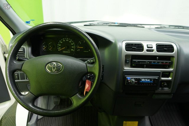 Toyota Hiace 8