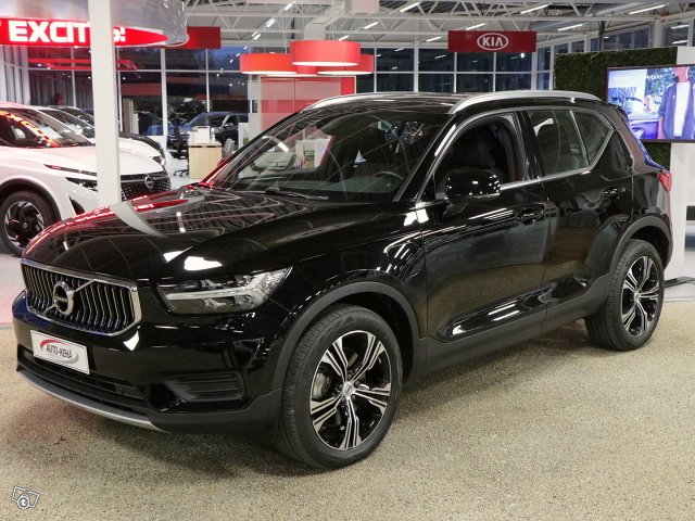 VOLVO XC40 1