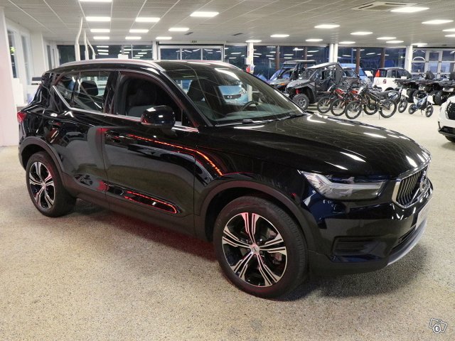 VOLVO XC40 2