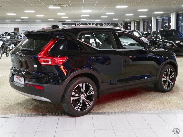 VOLVO XC40 3