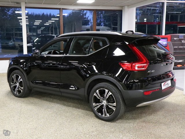 VOLVO XC40 4