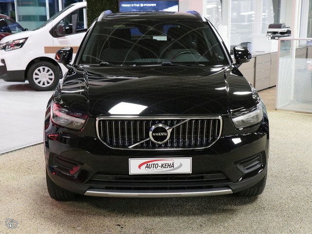 VOLVO XC40 5