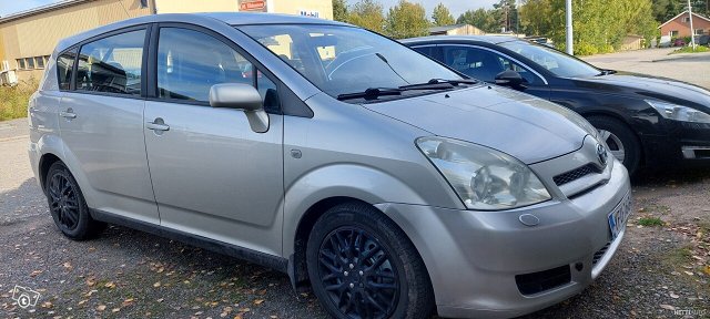 Toyota Corolla Verso 2