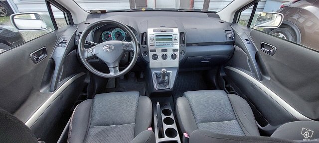 Toyota Corolla Verso 12