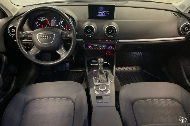 AUDI A3 8