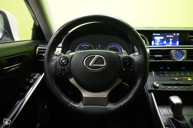 Lexus IS 13