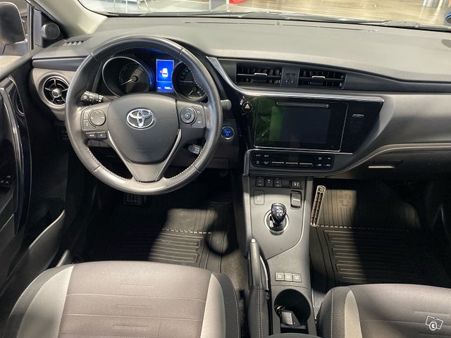 Toyota Auris 10