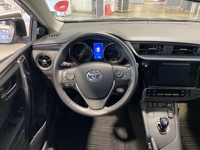 Toyota Auris 11